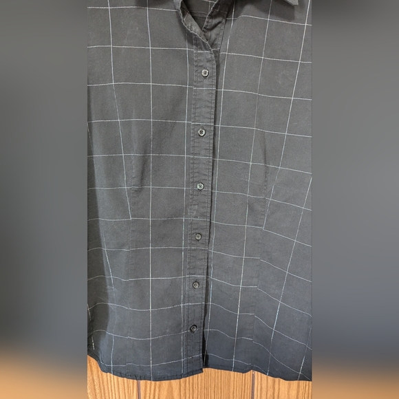 Women’s New York And Company City Stretch Black Button Down Top Sz Large Holiday - Picture 5 of 9